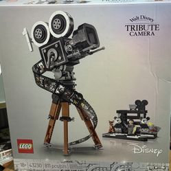 LEGO DISNEY 100 YEAR TRIBUTE PROJECT. NEW IN BOX !   NEVER OPENED