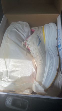 HOKA SHOSE