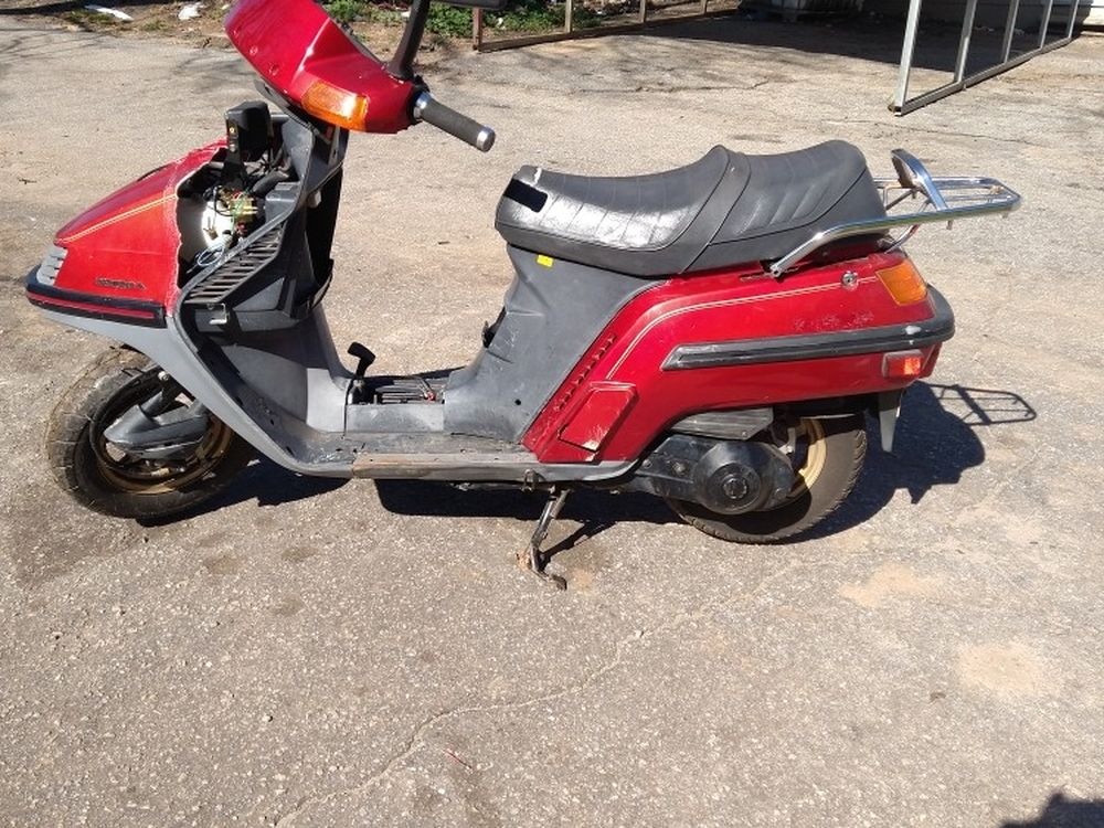 Honda Elite Runs These Cosmetic Work In A Hot Battery It's A 125 $350