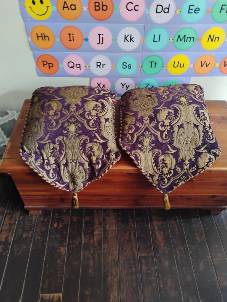 A Pair Of Decorative Pillows Purple And Gold