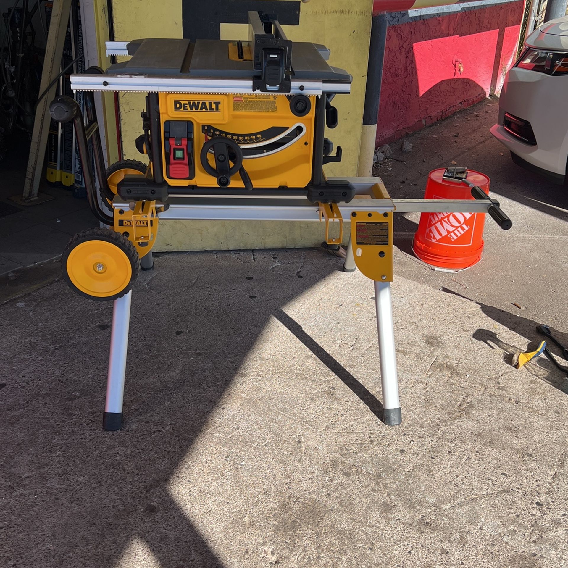 DeWalt 8-1/4” Compact Portable Table Saw with Stand DWE7485