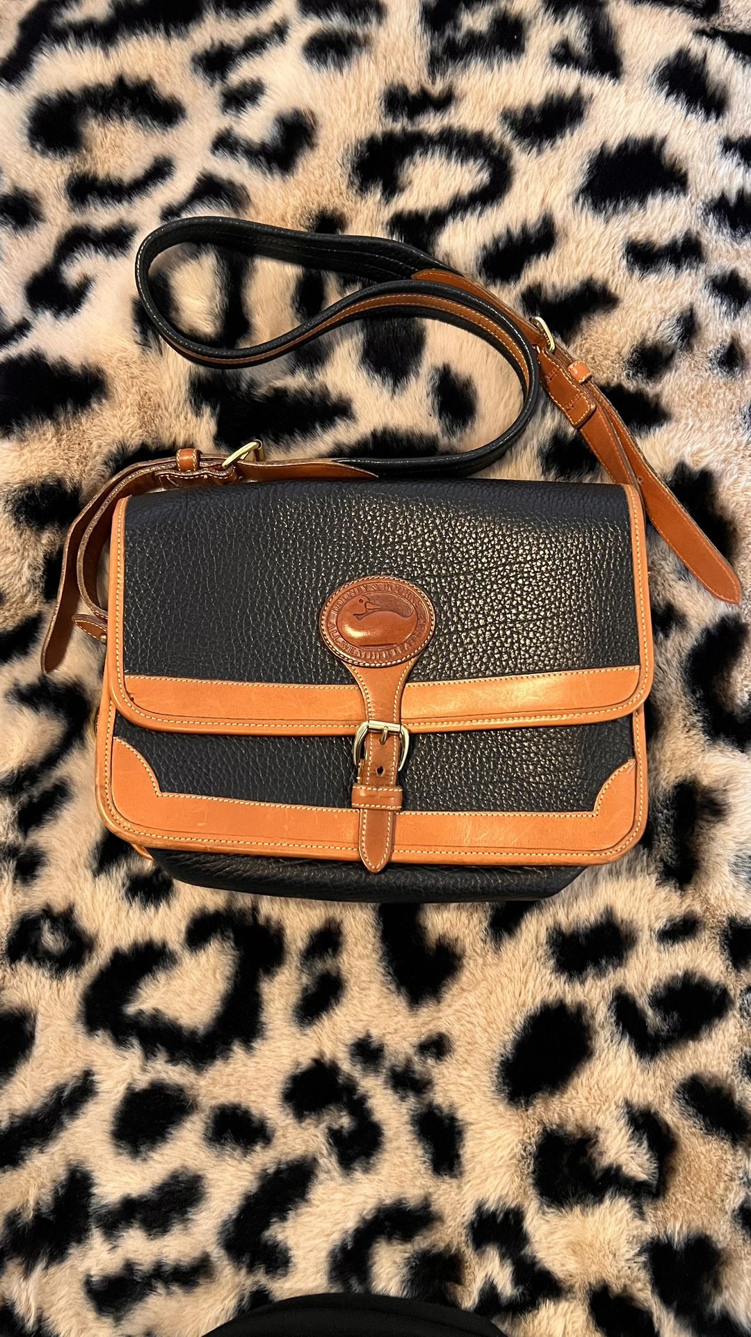 VINTAGE Dooney & Bourke All-Weather Leather Surrey crossbody bag