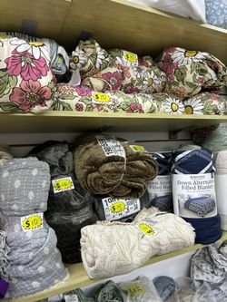 Berkshire and Hotel Grand Blankets and Comforters‼️👻