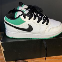 Jordan 1 Low White Lucky Green Black 3.5 Y