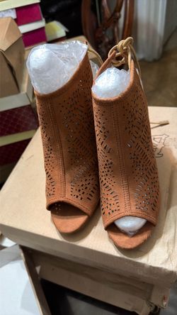 NEW SHOES sz 5 1/2