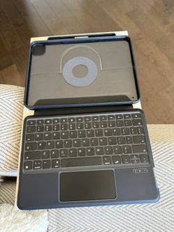 iPad Case w/ Bluetooth Keyboard And Case (11in)