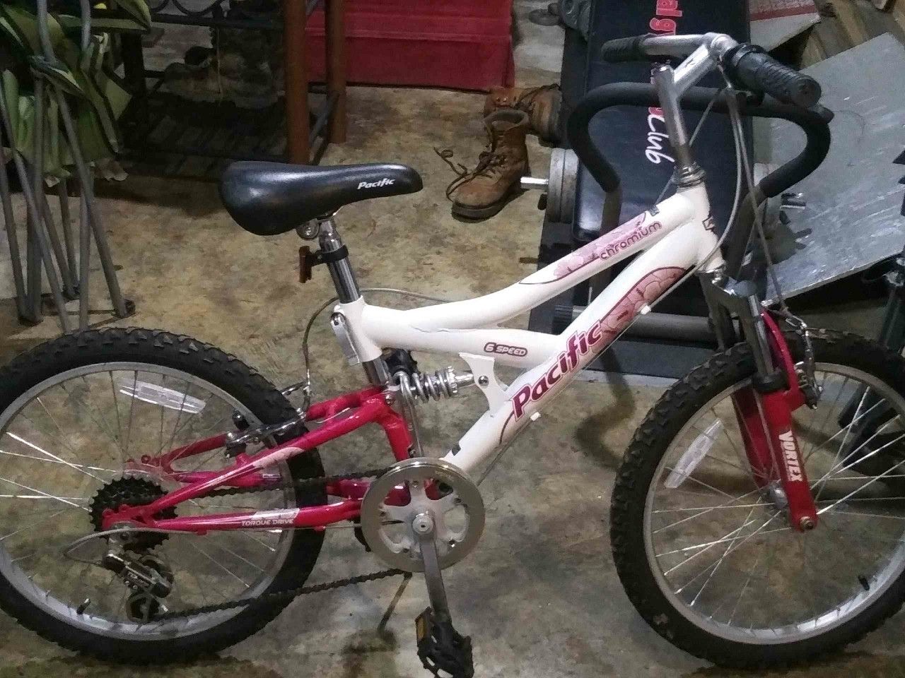 20 inch Pacific Chromium Mountain bike 6 speed. Vortex front suspension