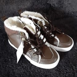 Brand New US Sports Fur Lined Boys Shoe Size 12