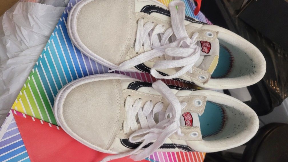 Vans Men 7.5 / Womans 9