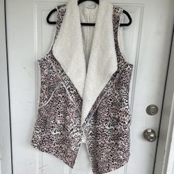 Lulaore Marlow Vest Leopard Print Sherpa Lined Soft Fluffy Cozy Vest size L