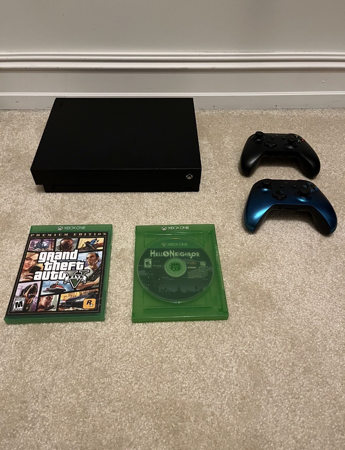 Xbox One X 1000GB 2 Games 2 controllers 