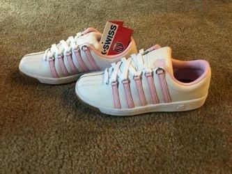 Brand New K-Swiss Girl’s “Classic 2000” Shoes.....Size 3