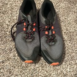 Under Armour Men’s Chargers Size 10.5