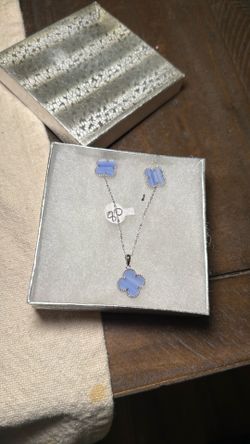 Flower necklace and earrings set