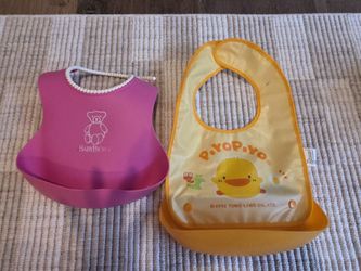 2 Baby Bibs