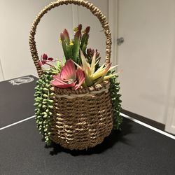 Artificial plant basket arrangement