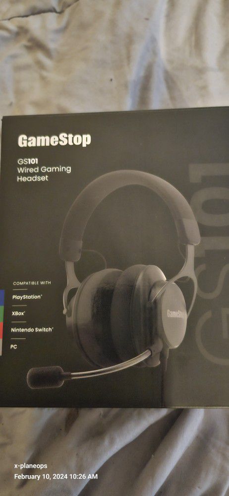 BRAND NEW GAMING HEADPHONES FROM GAME STOP
