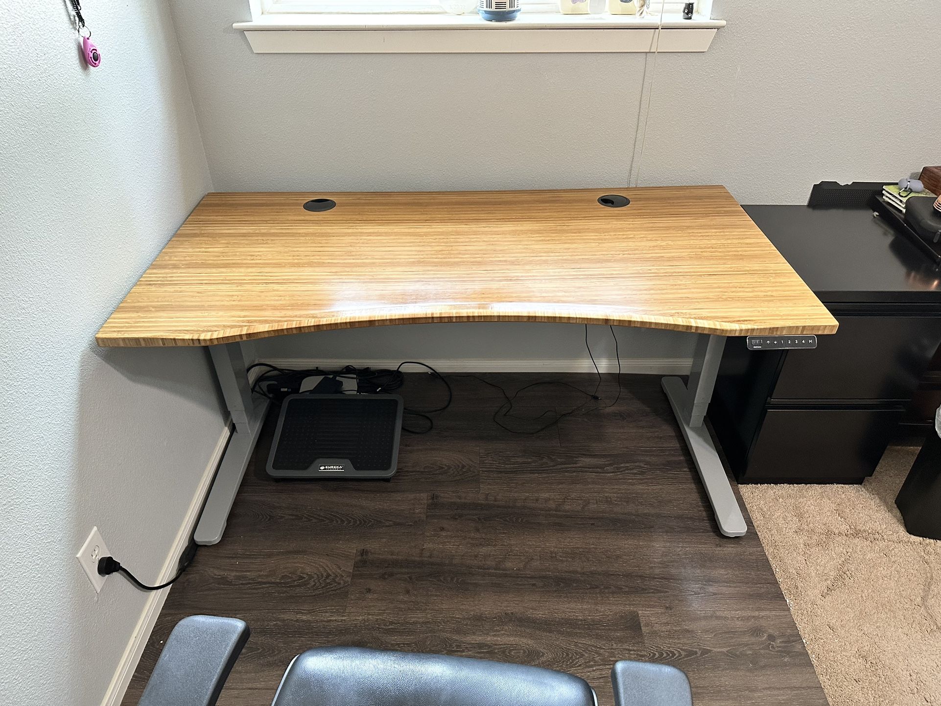 Uplift Standing Desk