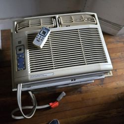 AC Frigidaire 12000 btu