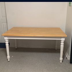 table and 4 accompanying chairs 