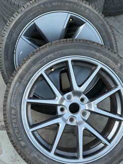 4 Tesla Model 3 Wheels and tires