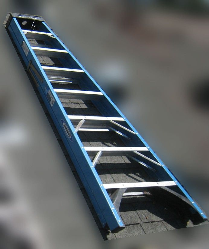 Blue 8' Werner Aluminum and Fiberglass Step Ladder