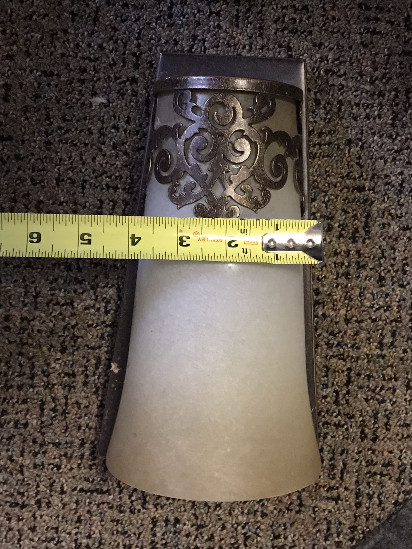 Wall light fixture