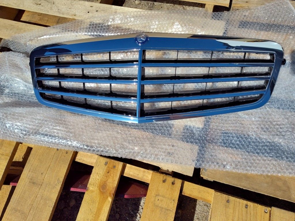 Brand New 2010 To 2013 Mercedes E350 Or E550 Chrome Front Grill OEM Part