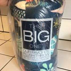 New Kohl’s Christmas Plush Throw Blanket