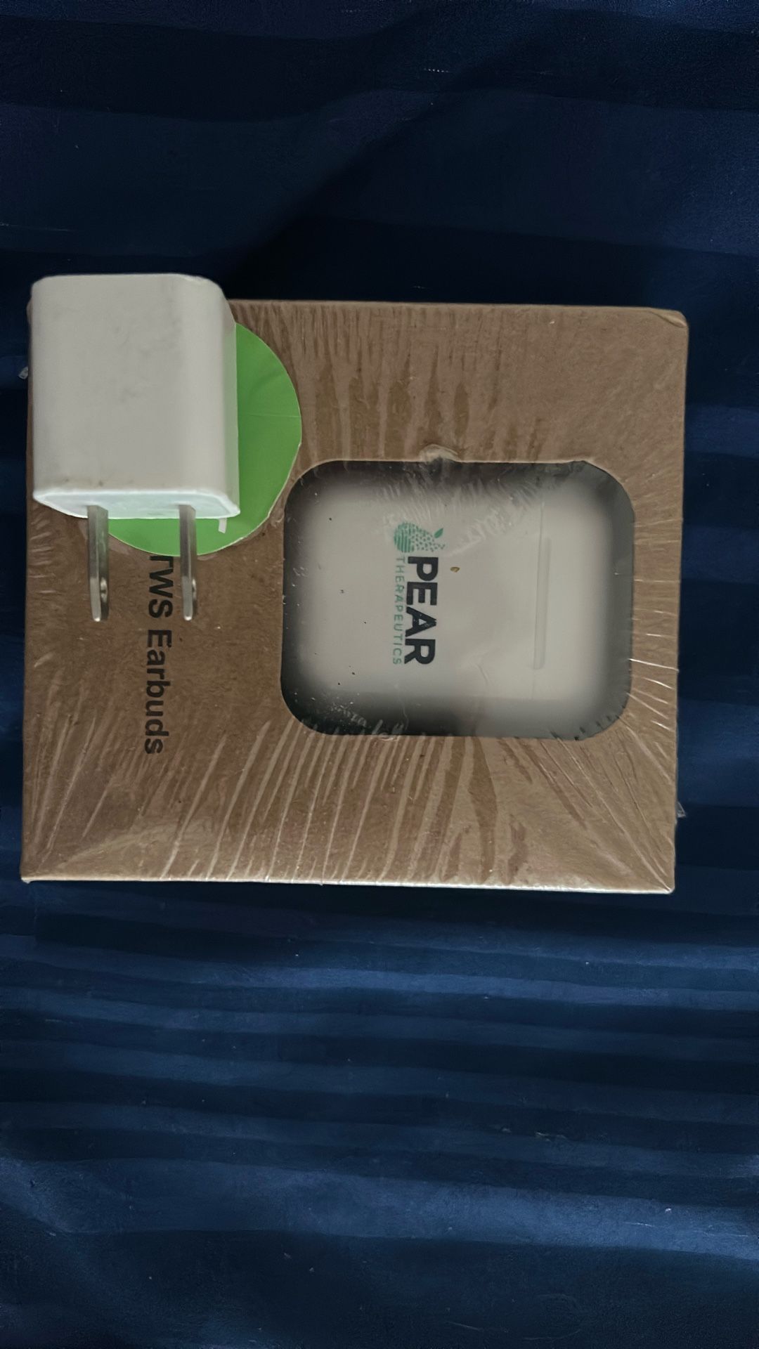 Pear Wireless Earbuds New In Box Very Similar To Apple Earbuds Comes W/Real Apple Charging Block 