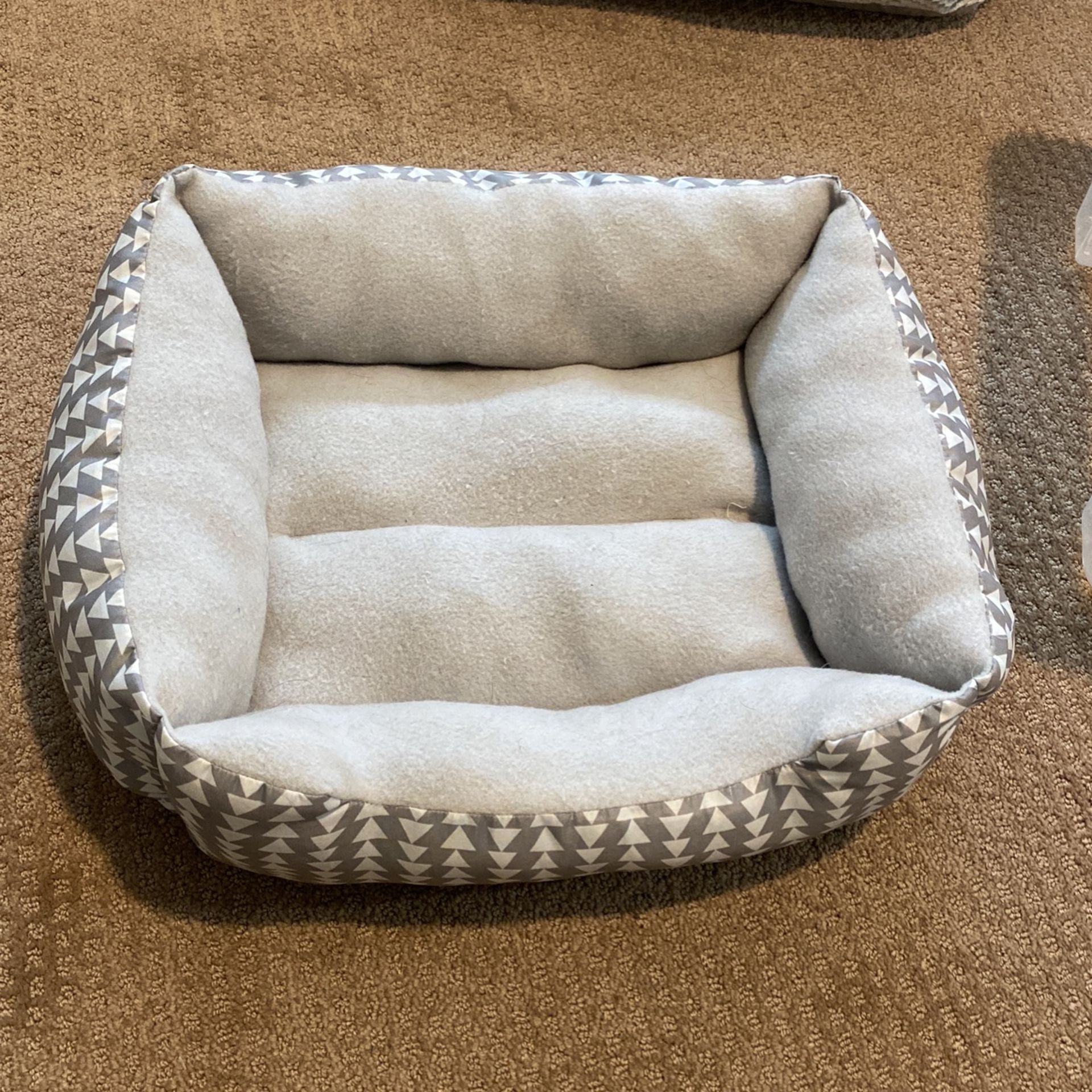 Small Dog Bed, Great Shape!