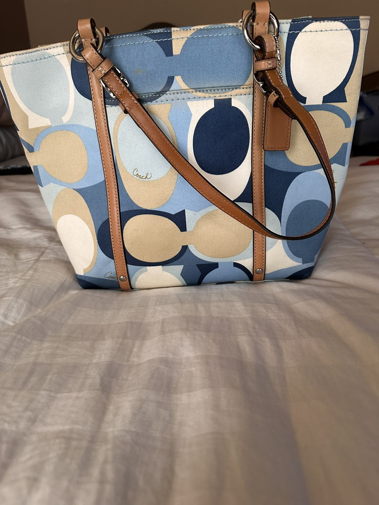 New Coach Bag With Wristlet