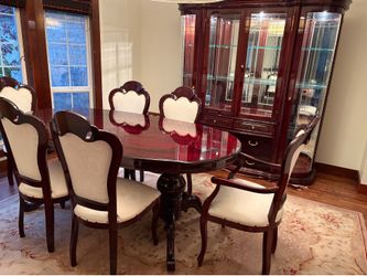 Best offer -Full dining set- table with leaf, 6 chairs, glass hutch, mirror, rug made from Italy