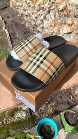 Men Authentic Burberry Slides…Size 12