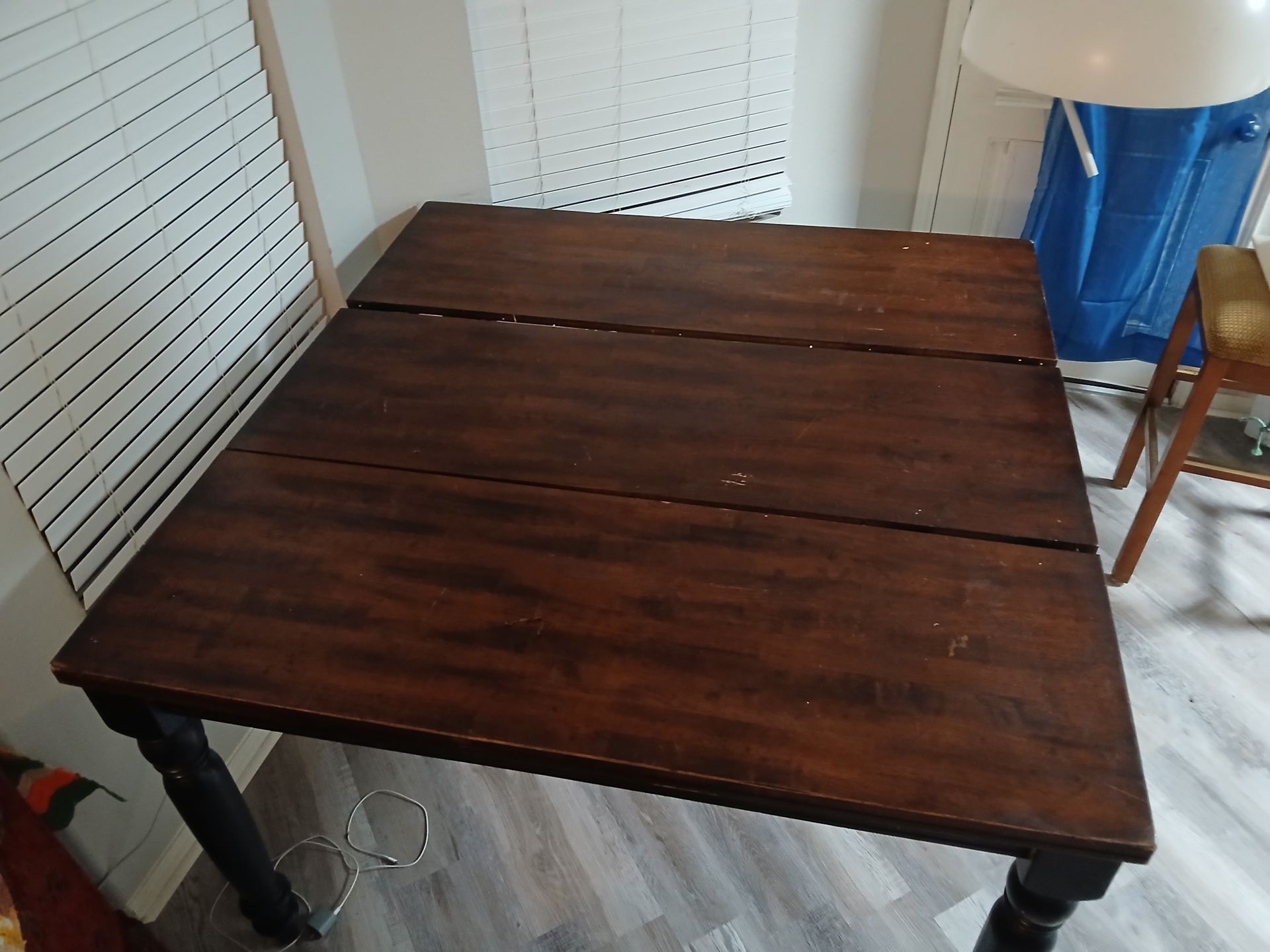 Redwood Dining room adjustable table