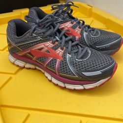 Brooks Adrenaline GTS 17 Running Shoes