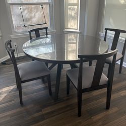 Round Dining Table 