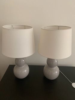 2 pairs of small lamps