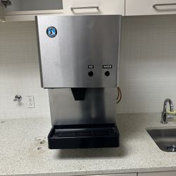 Hoshizaki Ice/Water Dispenser,Makes 288 lb., Air DCM-271BAH