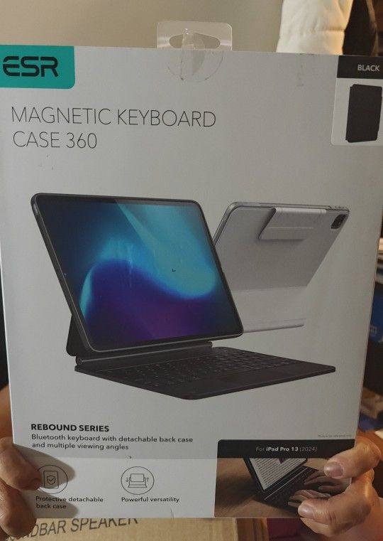 ESR Magnetic Keyboard Case For Ipad
