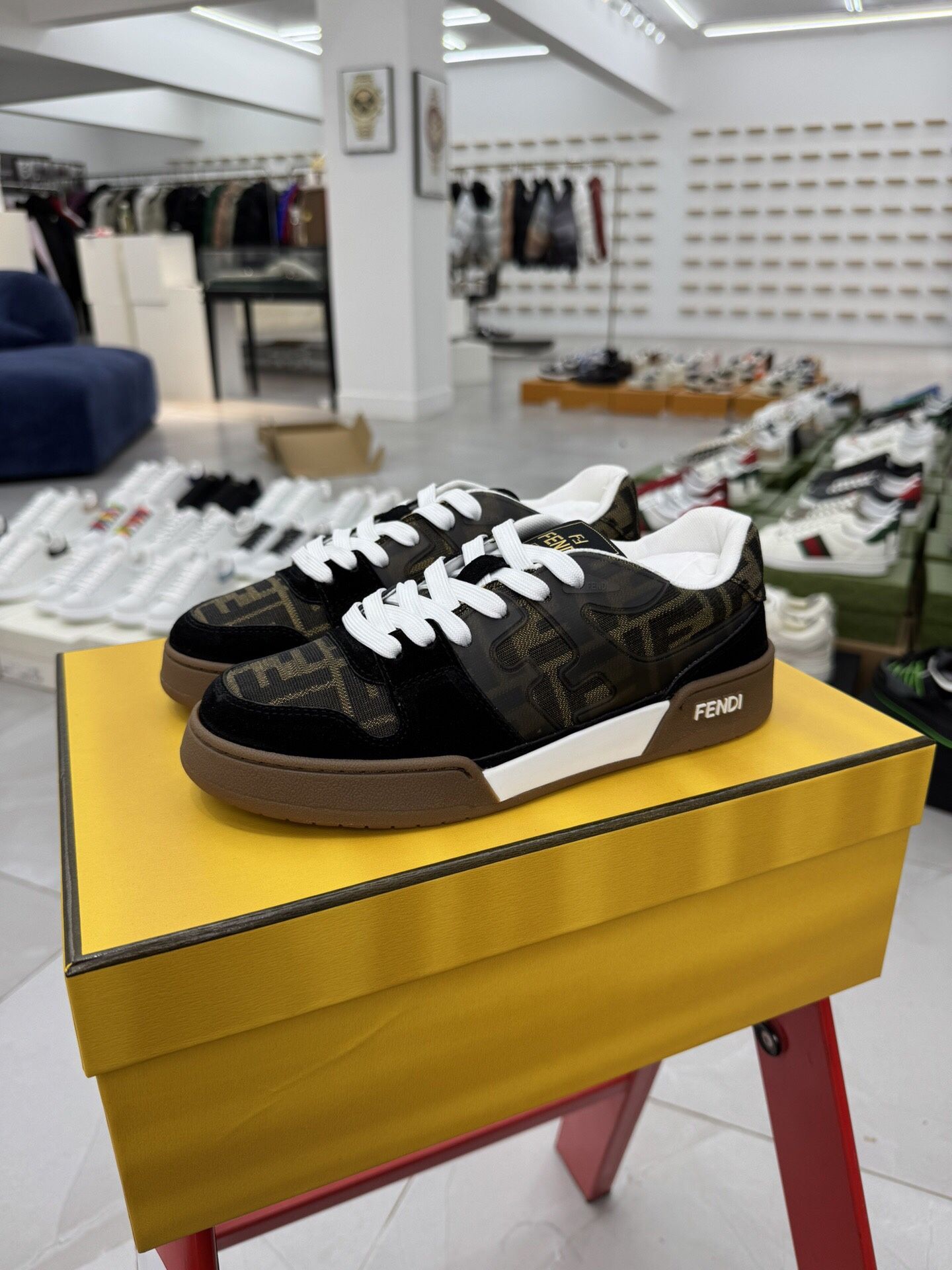 Fendi Men’s Sneaker With Box 2024