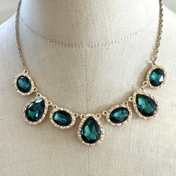 2028 Gold Tone Emerald Green Crystal Drop Necklace 