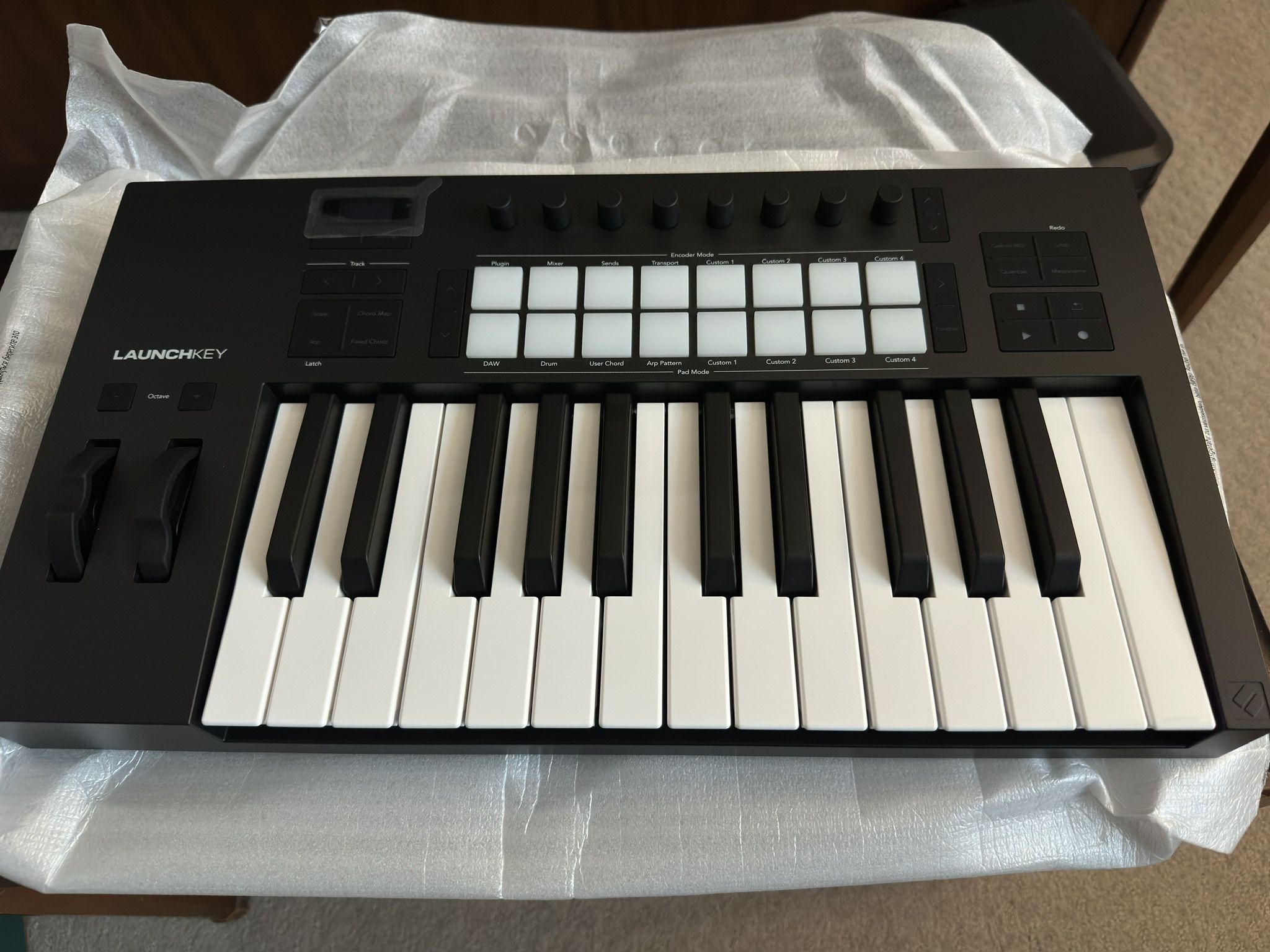 Novation Launchkey 25 MK4 Full Size Keys