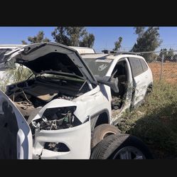 Parts For Jeep Cheroki 2018 Y Mas De 200 Carros De Partes 