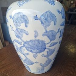 Blue & White Chinese Ceramic Porcelain  Vase