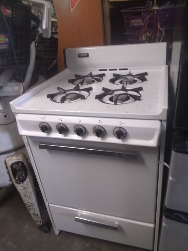 Tappan gas stove white 24 inch for Sale in San Bernardino, CA OfferUp
