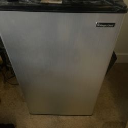 Magic Chef mini-fridge 