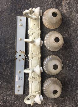 Bathroom lamp $10