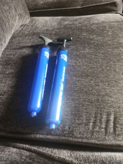 Manual air pumps