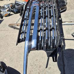 Chevy Tahoe Suburban Grille Oem
